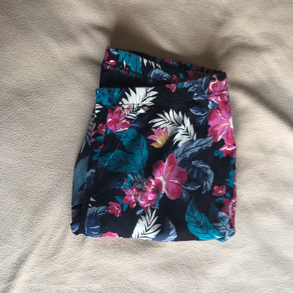 Torrid floral Capri leggings